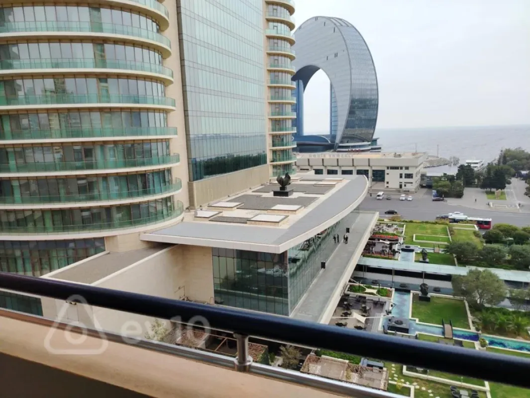 Kirayə verilir 4 otaqlı yeni tikili 220 m²