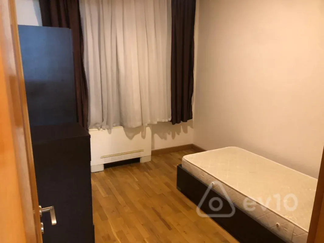 Kirayə verilir 4 otaqlı yeni tikili 220 m²
