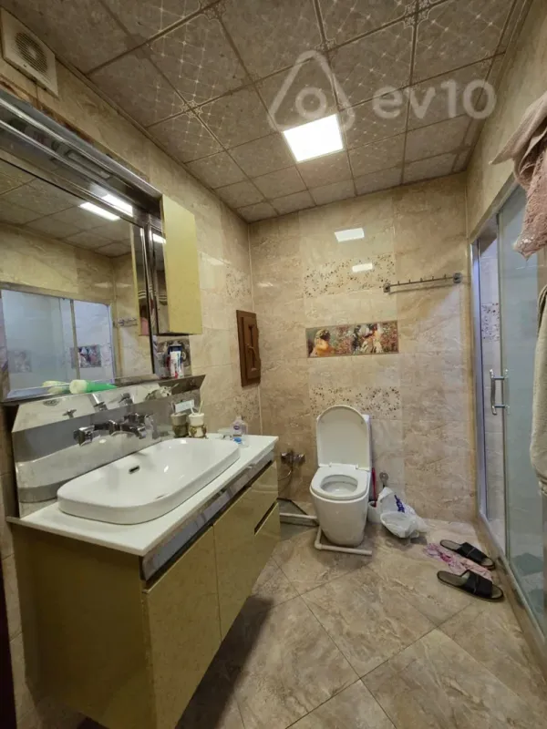 Kirayə verilir 3 otaqlı yeni tikili 140 m²