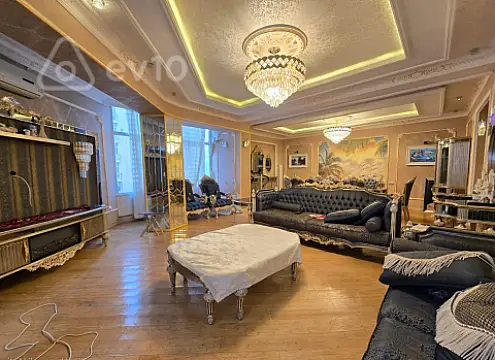 Kirayə verilir 3 otaqlı yeni tikili 140 m²