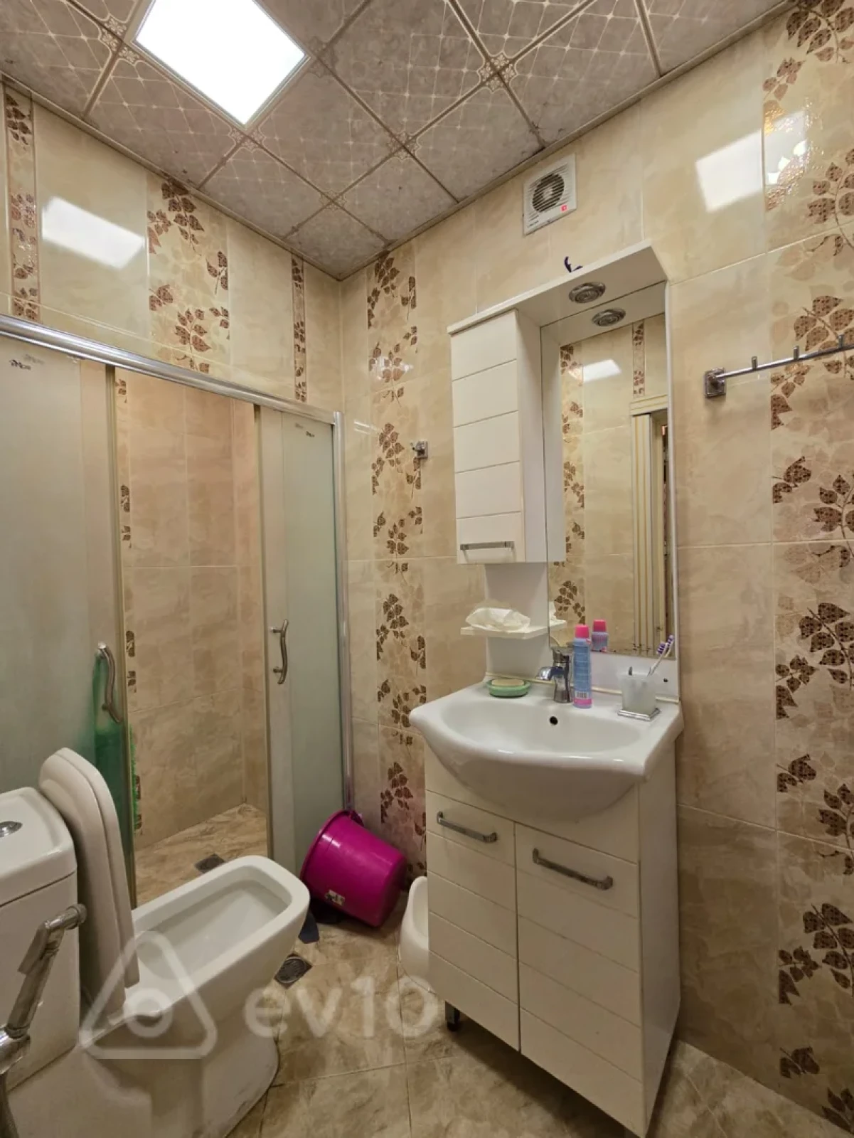 Kirayə verilir 3 otaqlı yeni tikili 140 m²