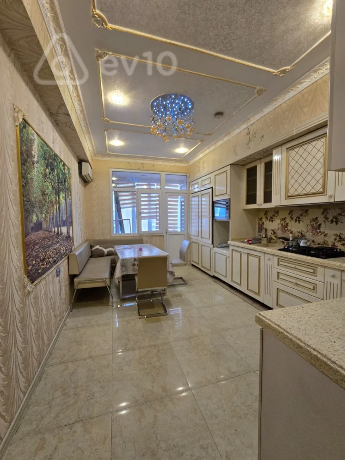 Kirayə verilir 3 otaqlı yeni tikili 140 m²