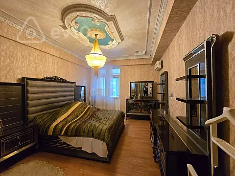 Kirayə verilir 3 otaqlı yeni tikili 140 m²