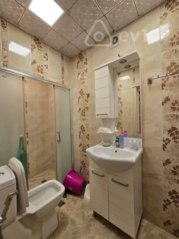 Kirayə verilir 3 otaqlı yeni tikili 140 m²