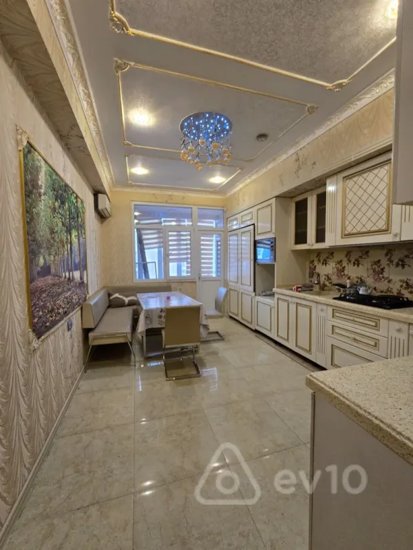 Kirayə verilir 3 otaqlı yeni tikili 140 m²