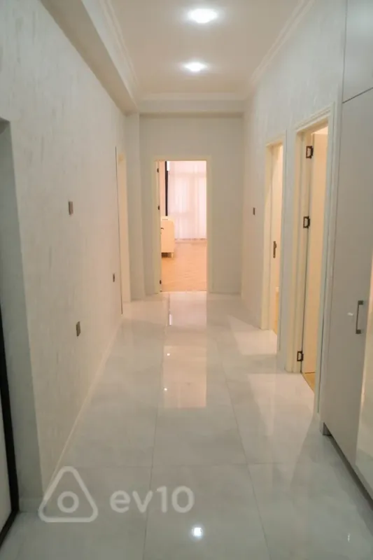 Satılır 4 otaqlı yeni tikili 152 m²