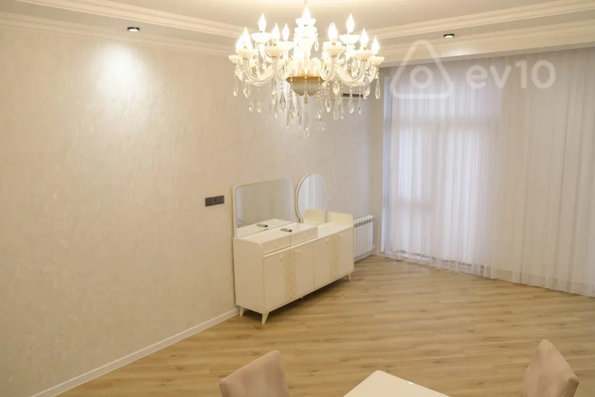 Satılır 4 otaqlı yeni tikili 152 m²