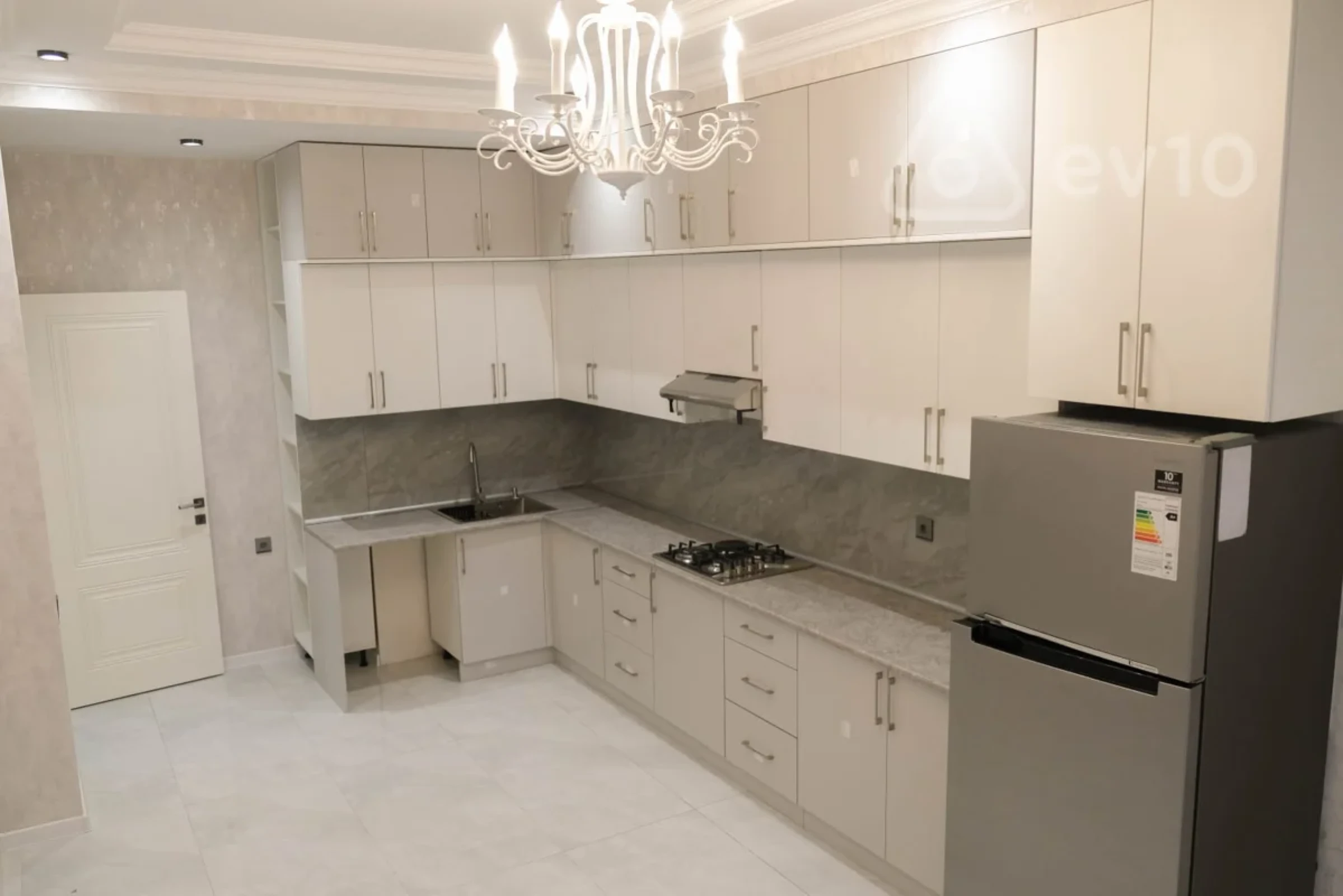 Satılır 4 otaqlı yeni tikili 152 m²