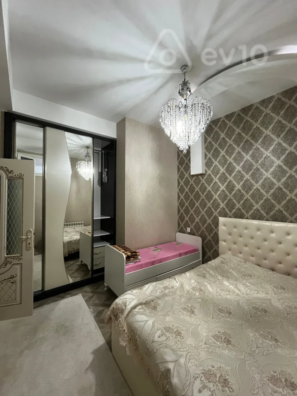 Kirayə verilir 2 otaqlı yeni tikili 80 m²