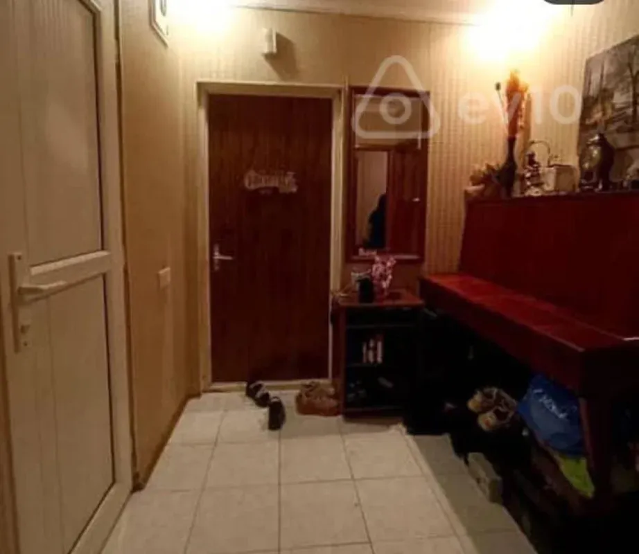 Kirayə verilir 3 otaqlı köhnə tikili 85 m²