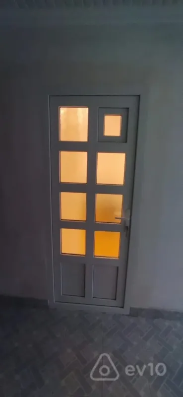 Kirayə verilir 3 otaqlı köhnə tikili 85 m²