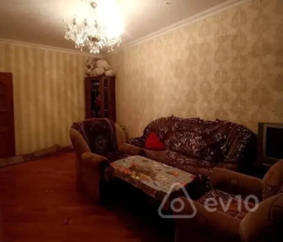 Kirayə verilir 3 otaqlı köhnə tikili 85 m²