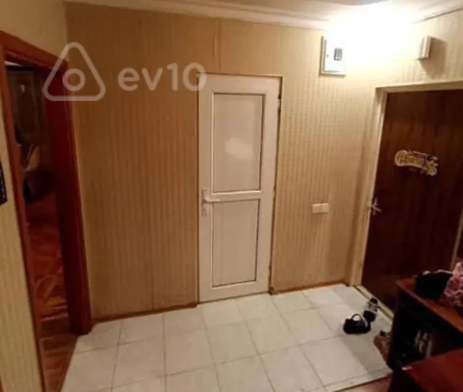 Kirayə verilir 3 otaqlı köhnə tikili 85 m²