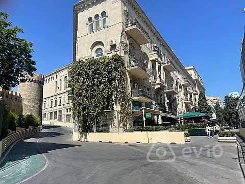 Satılır mənzil 190 m²