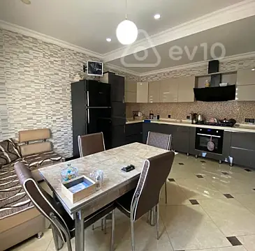 Satılır 6 otaqlı həyət evi 210 m²