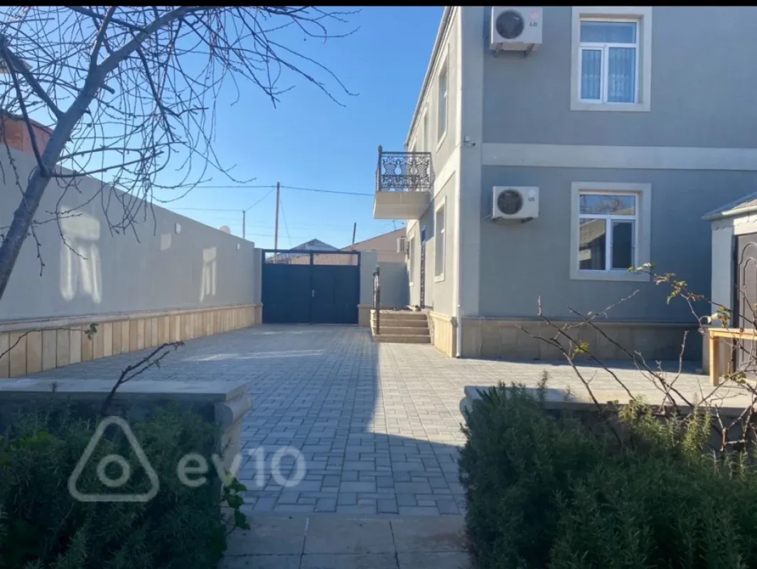 Satılır 6 otaqlı həyət evi 210 m²