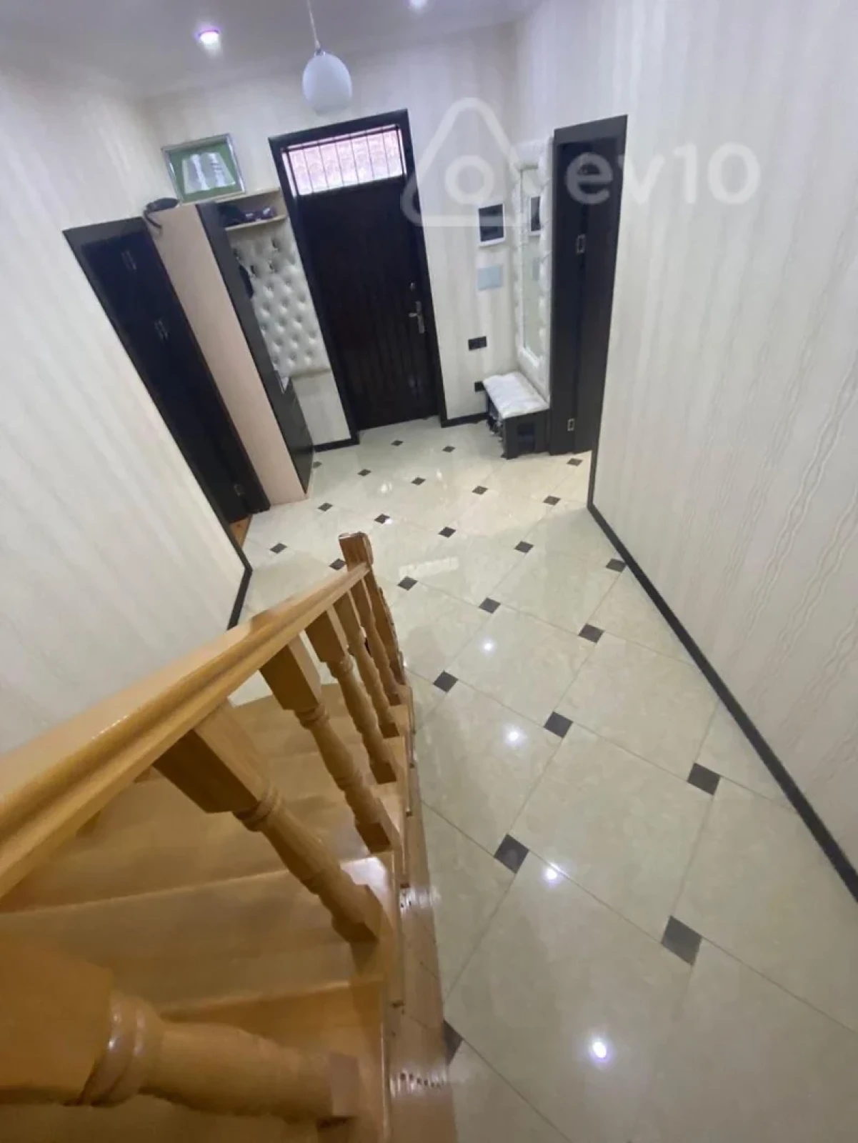 Satılır 6 otaqlı həyət evi 210 m²