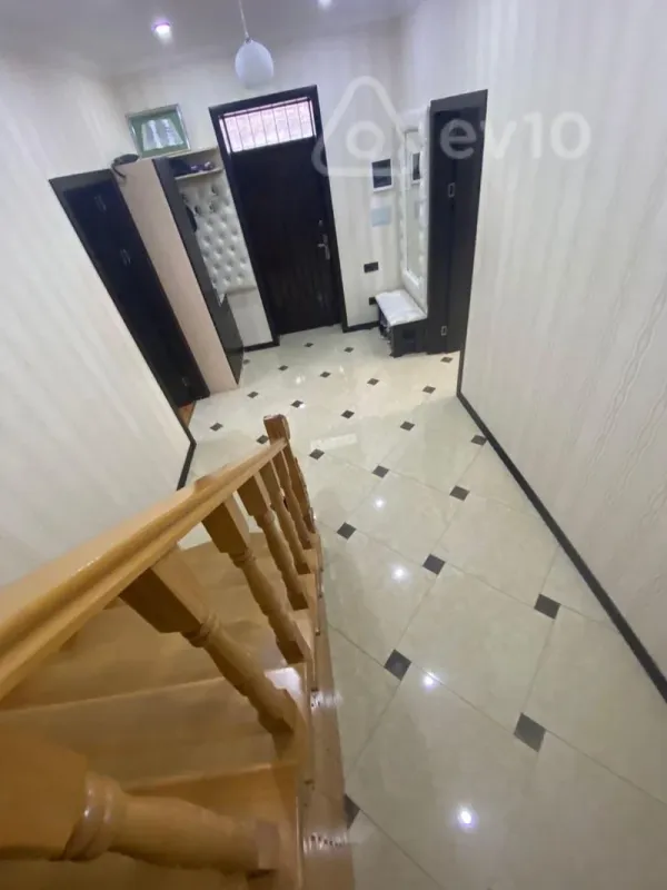 Satılır 6 otaqlı həyət evi 210 m²