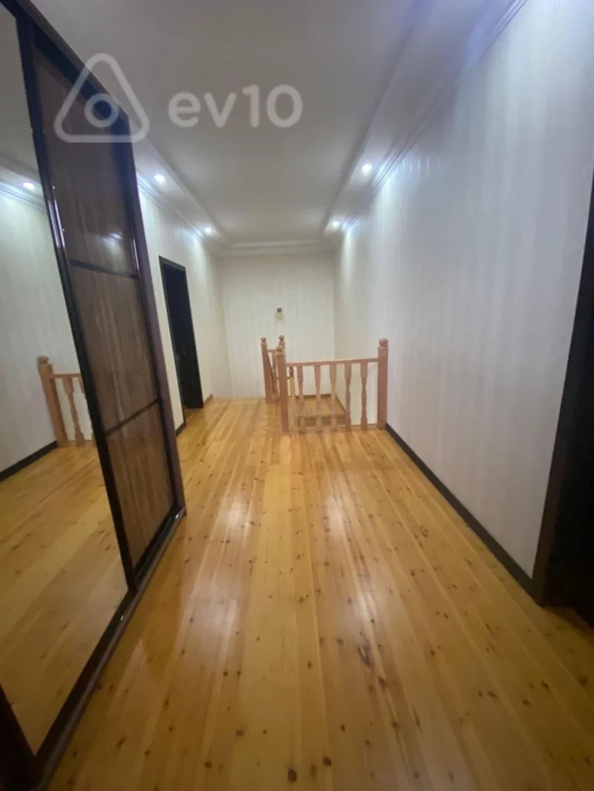 Satılır 6 otaqlı həyət evi 210 m²