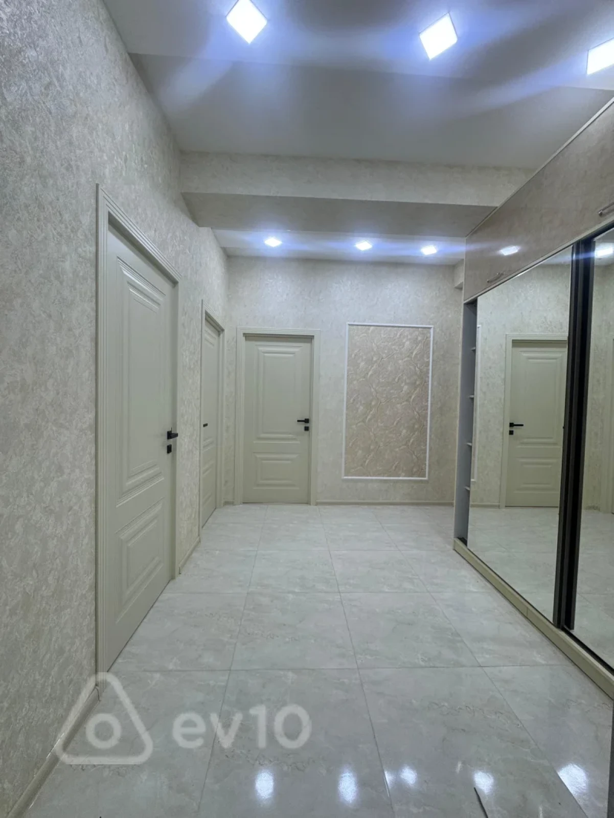 Kirayə verilir 3 otaqlı yeni tikili 100 m²