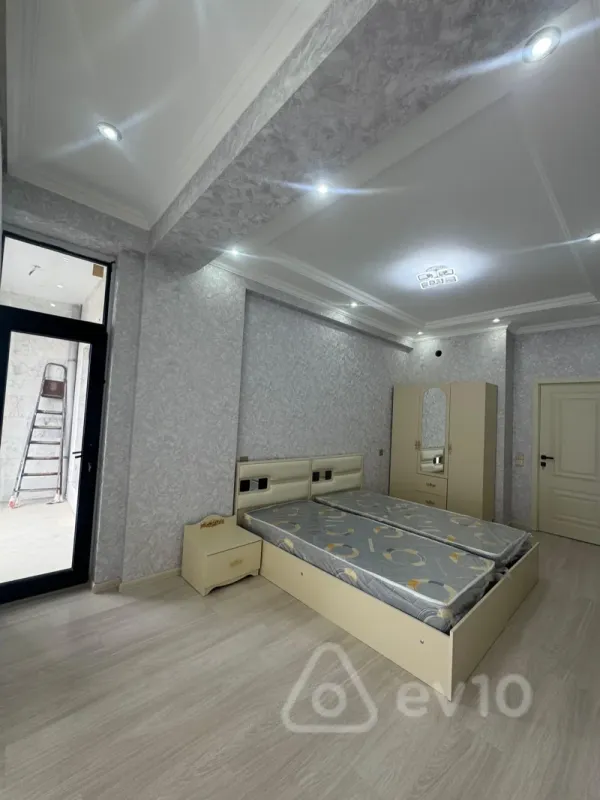 Kirayə verilir 3 otaqlı yeni tikili 100 m²