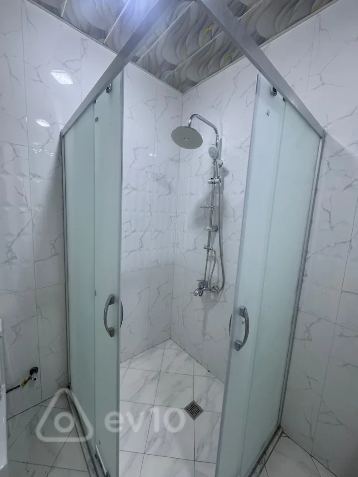 Kirayə verilir 3 otaqlı yeni tikili 100 m²