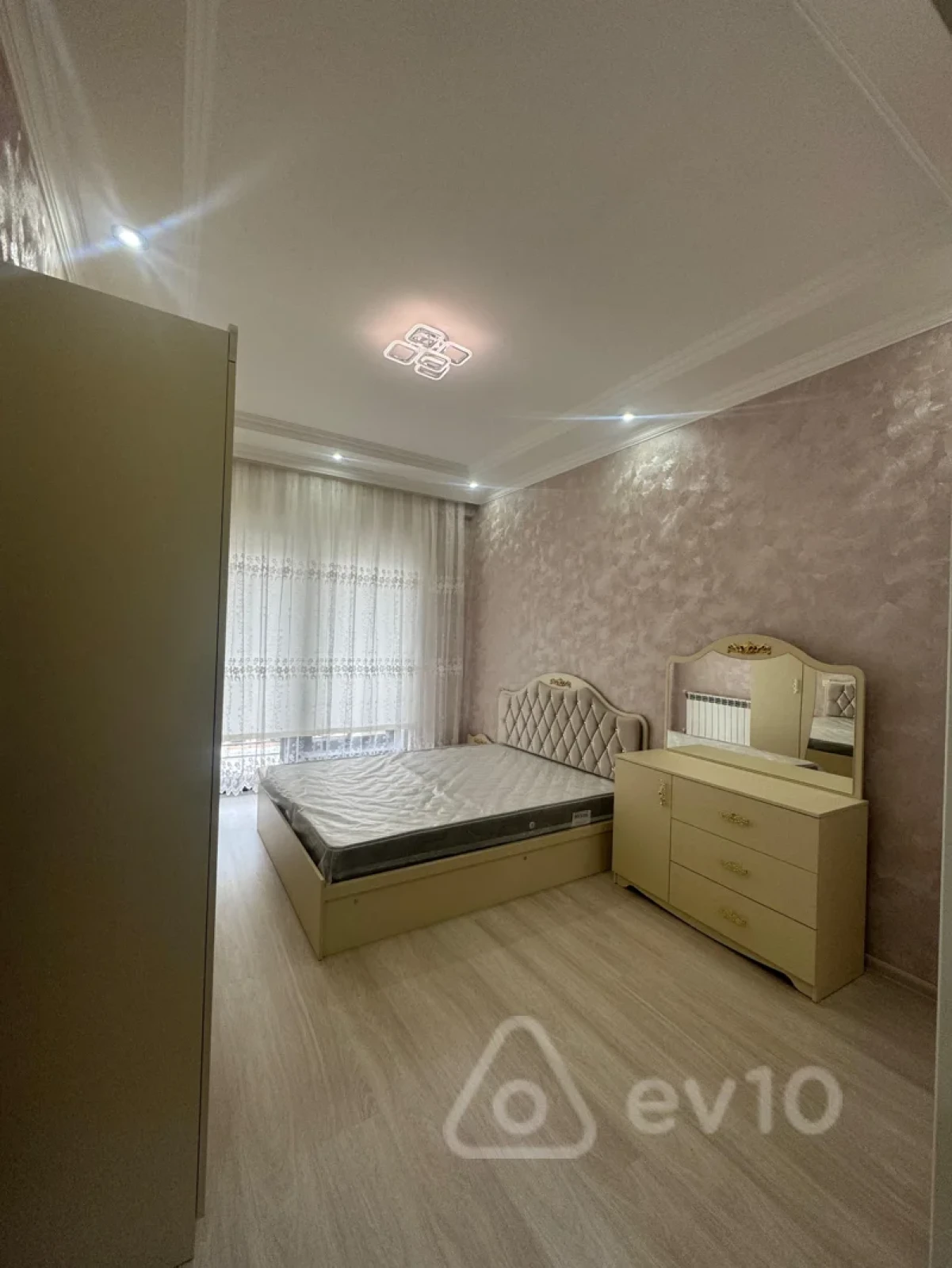 Kirayə verilir 3 otaqlı yeni tikili 100 m²