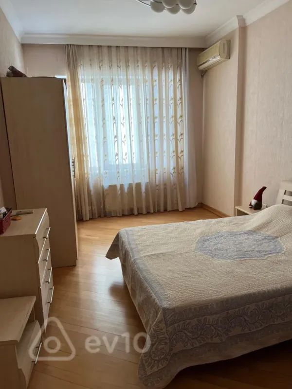 Kirayə verilir 3 otaqlı yeni tikili 128 m²