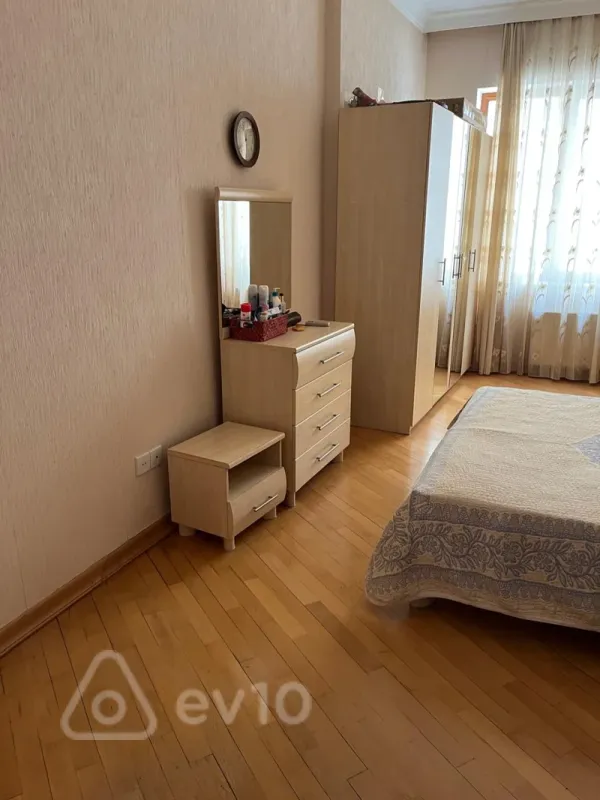 Kirayə verilir 3 otaqlı yeni tikili 128 m²