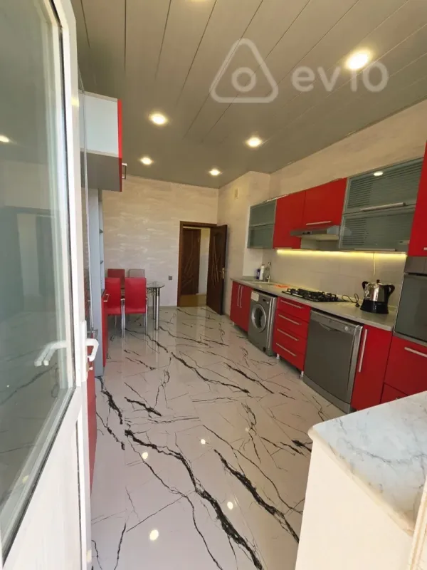 Kirayə verilir 3 otaqlı yeni tikili 65 m²