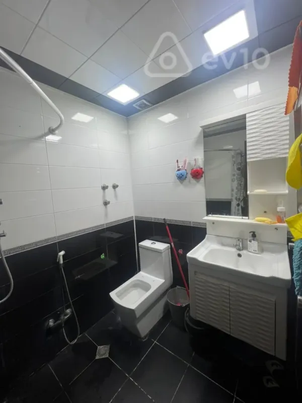 Kirayə verilir 2 otaqlı yeni tikili 110 m²