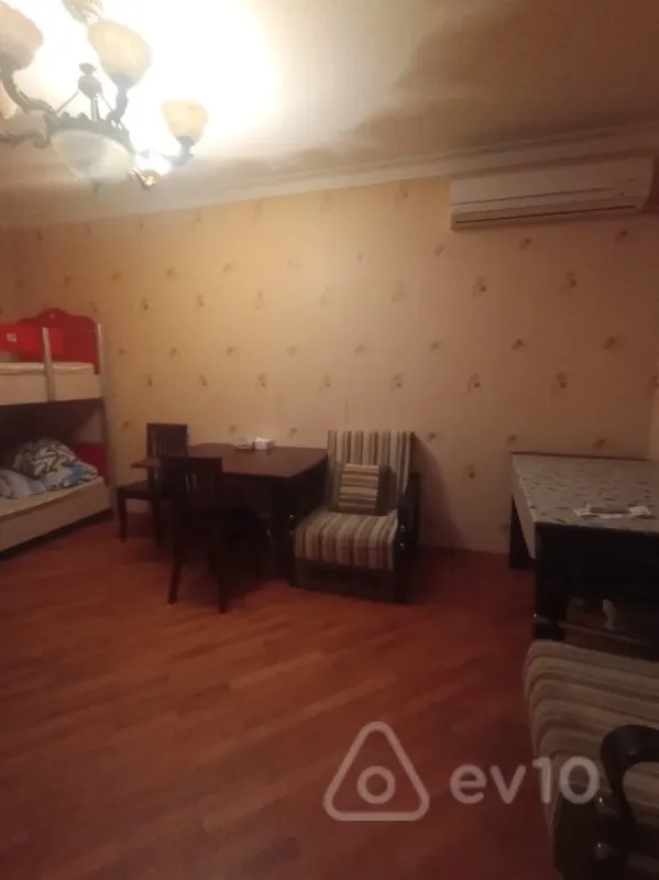 Kirayə verilir 2 otaqlı köhnə tikili 45 m²