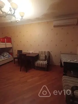 Kirayə verilir 2 otaqlı köhnə tikili 45 m²