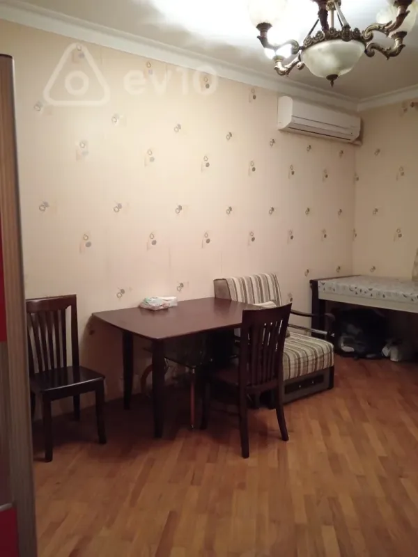 Kirayə verilir 2 otaqlı köhnə tikili 45 m²