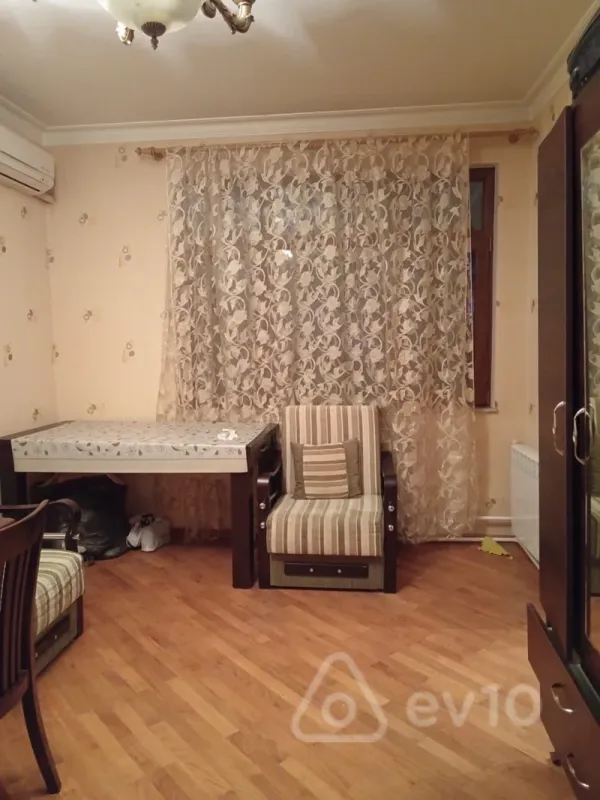 Kirayə verilir 2 otaqlı köhnə tikili 45 m²