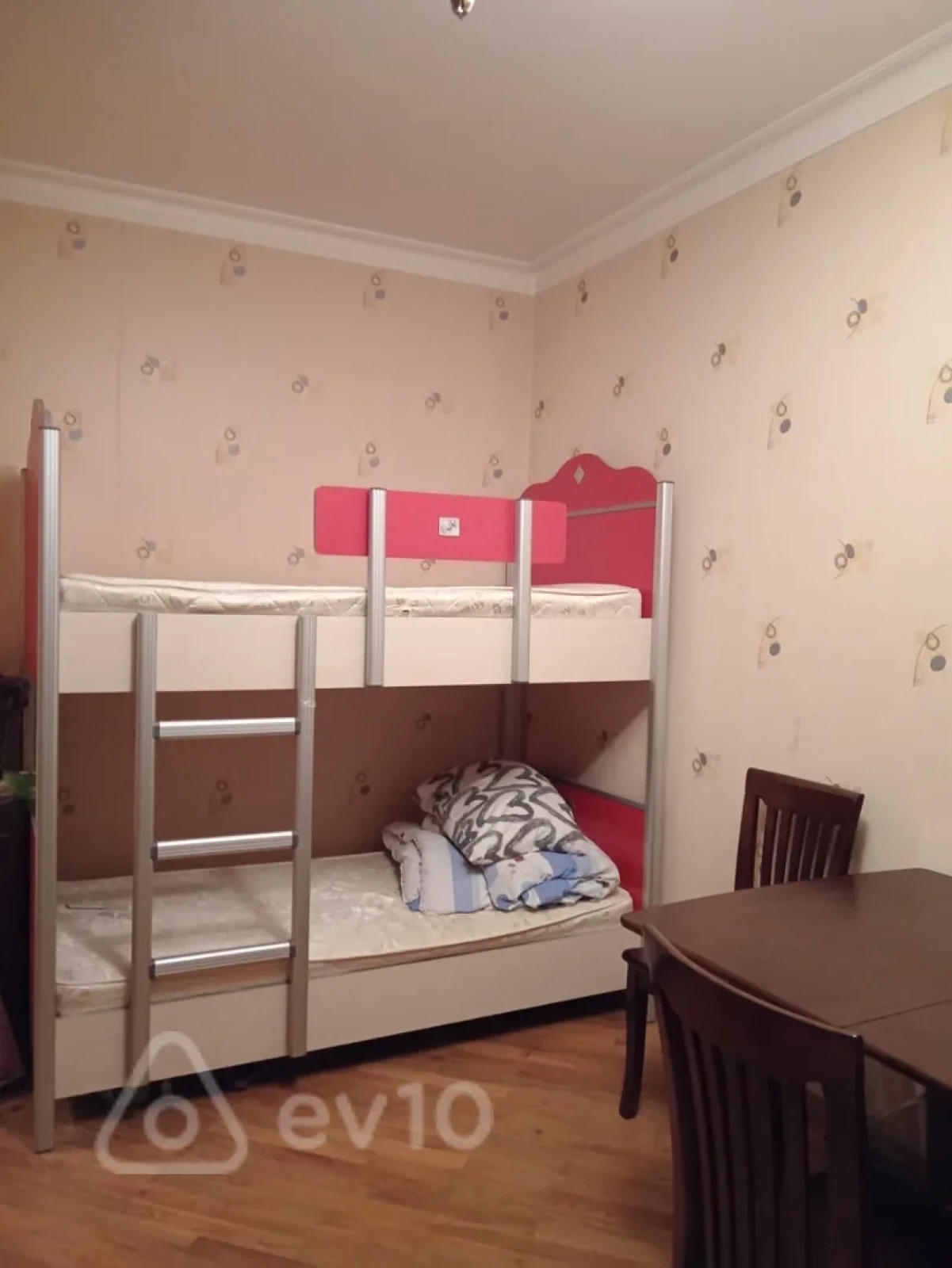 Kirayə verilir 2 otaqlı köhnə tikili 45 m²