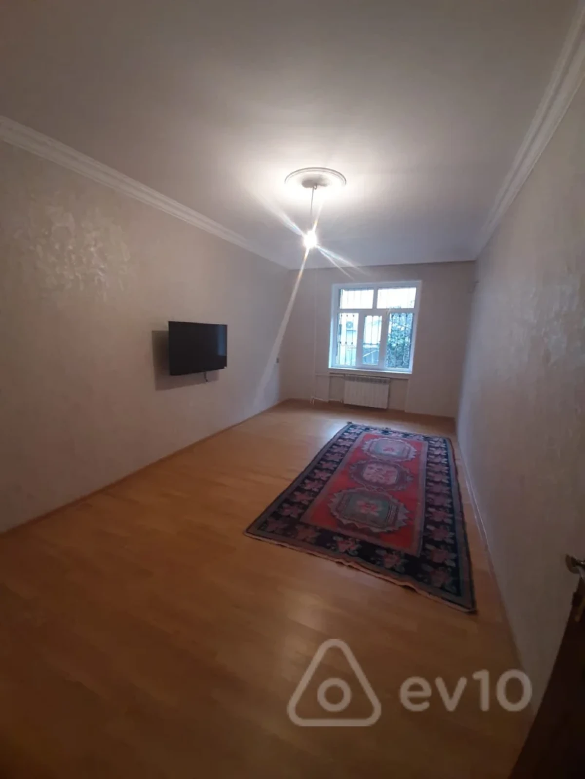 Satılır 4 otaqlı köhnə tikili 90 m²