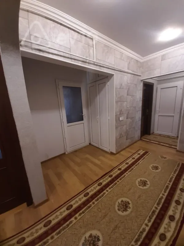 Satılır 4 otaqlı köhnə tikili 90 m²