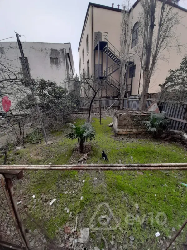 Satılır 4 otaqlı köhnə tikili 90 m²