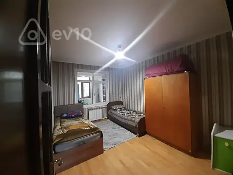Satılır 4 otaqlı köhnə tikili 90 m²