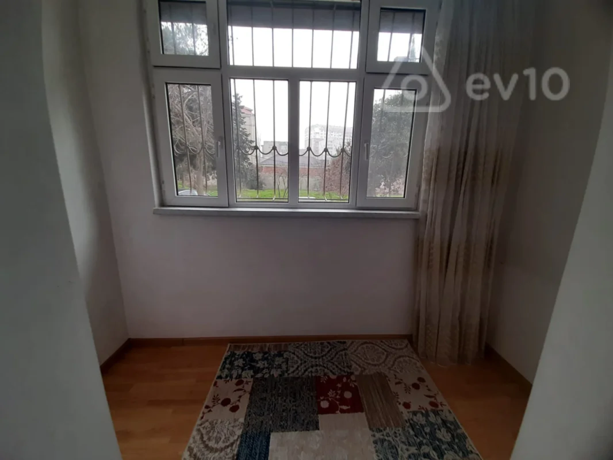 Satılır 4 otaqlı köhnə tikili 90 m²
