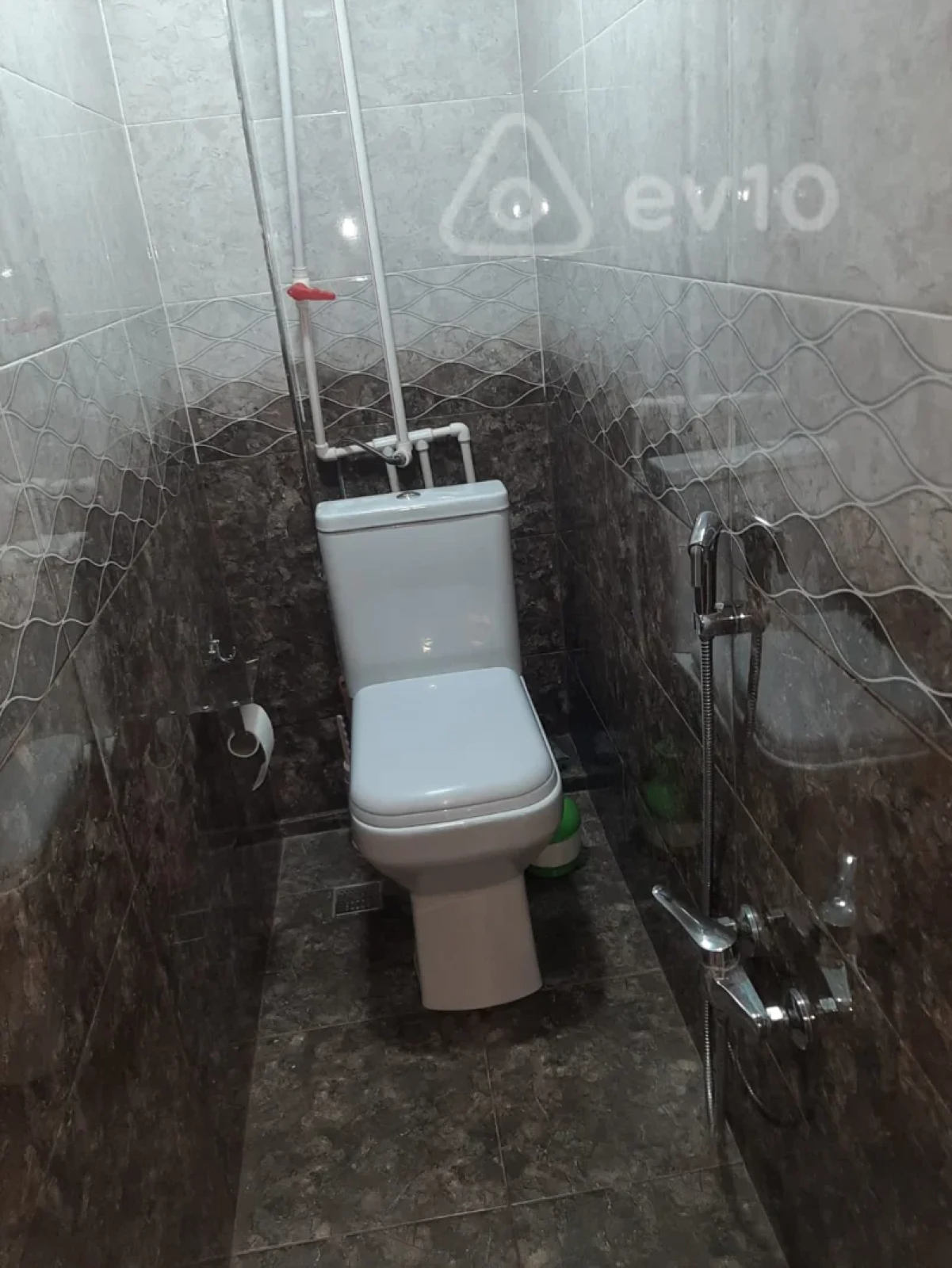 Satılır 4 otaqlı köhnə tikili 90 m²