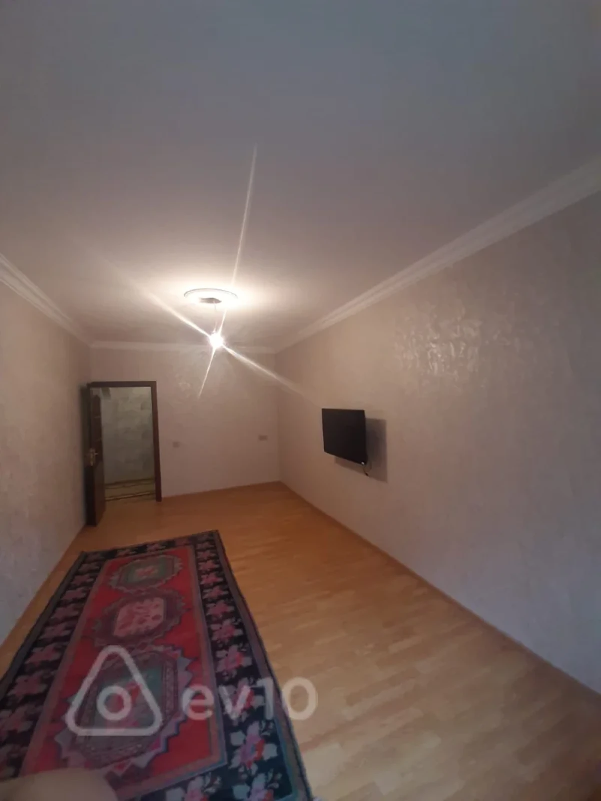 Satılır 4 otaqlı köhnə tikili 90 m²