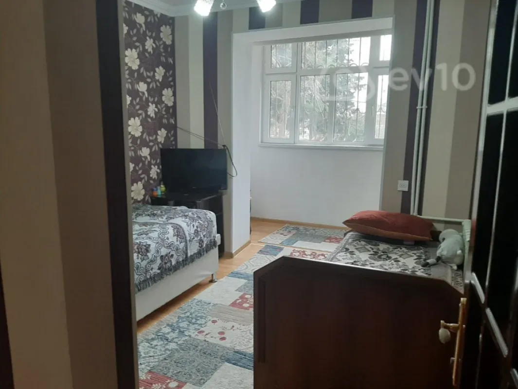 Satılır 4 otaqlı köhnə tikili 90 m²