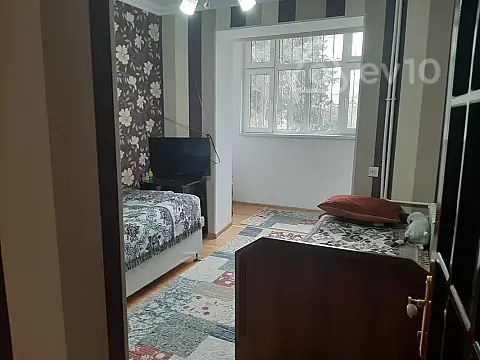 Satılır 4 otaqlı köhnə tikili 90 m²