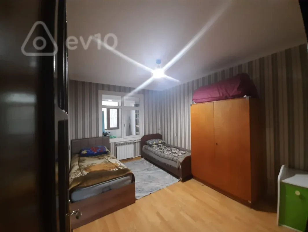 Satılır 4 otaqlı köhnə tikili 90 m²