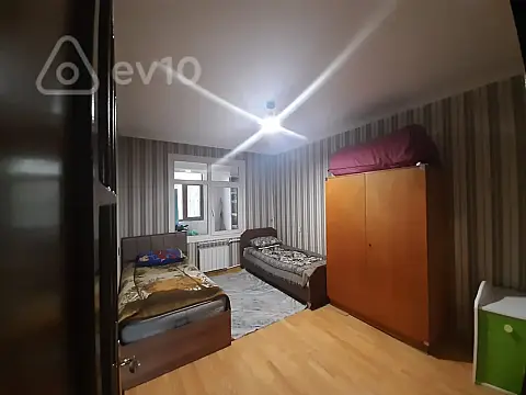 Satılır 4 otaqlı köhnə tikili 90 m²