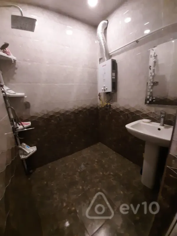 Satılır 4 otaqlı köhnə tikili 90 m²