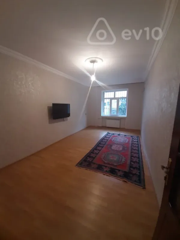 Satılır 4 otaqlı köhnə tikili 90 m²