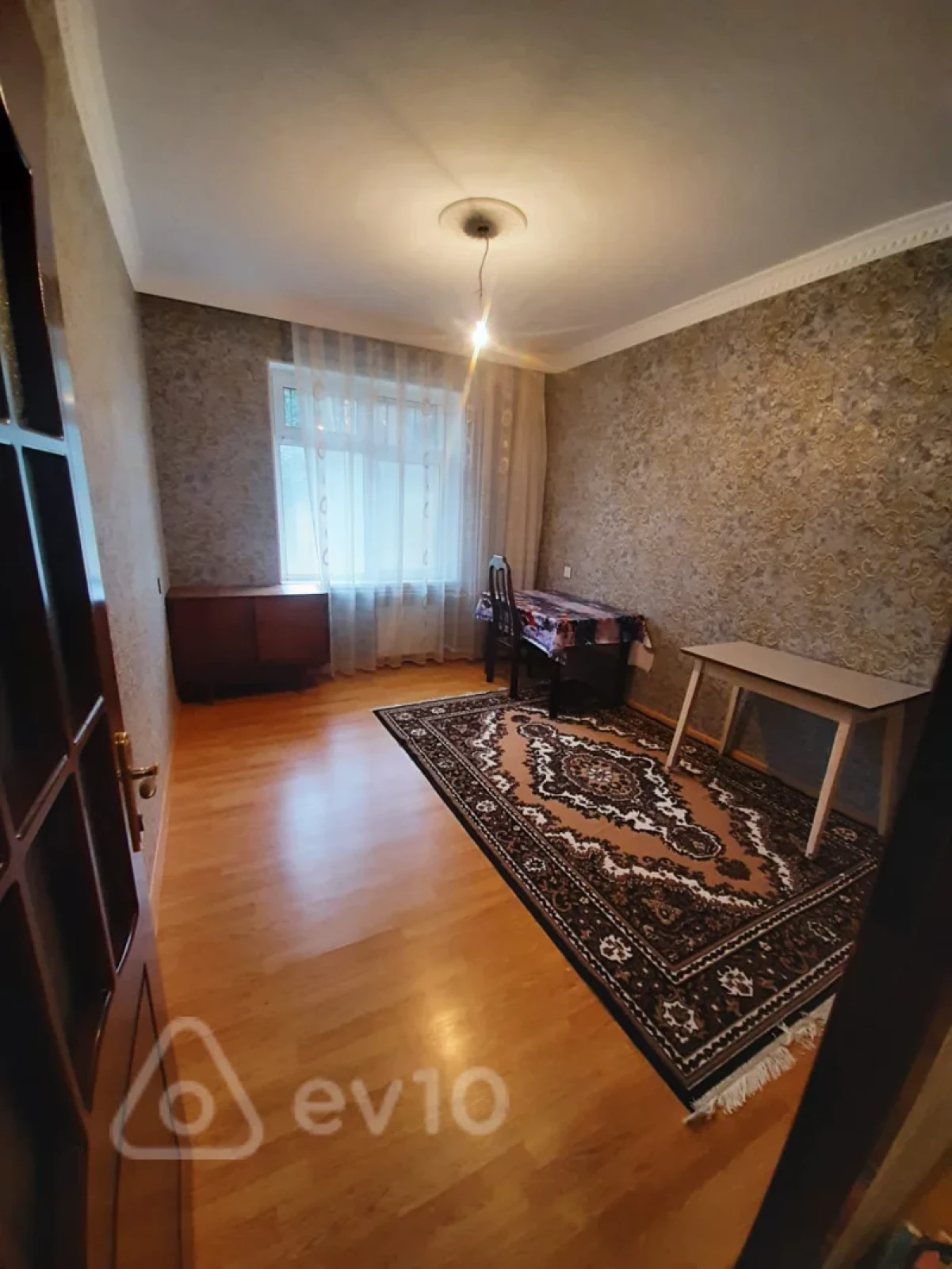 Satılır 4 otaqlı köhnə tikili 90 m²